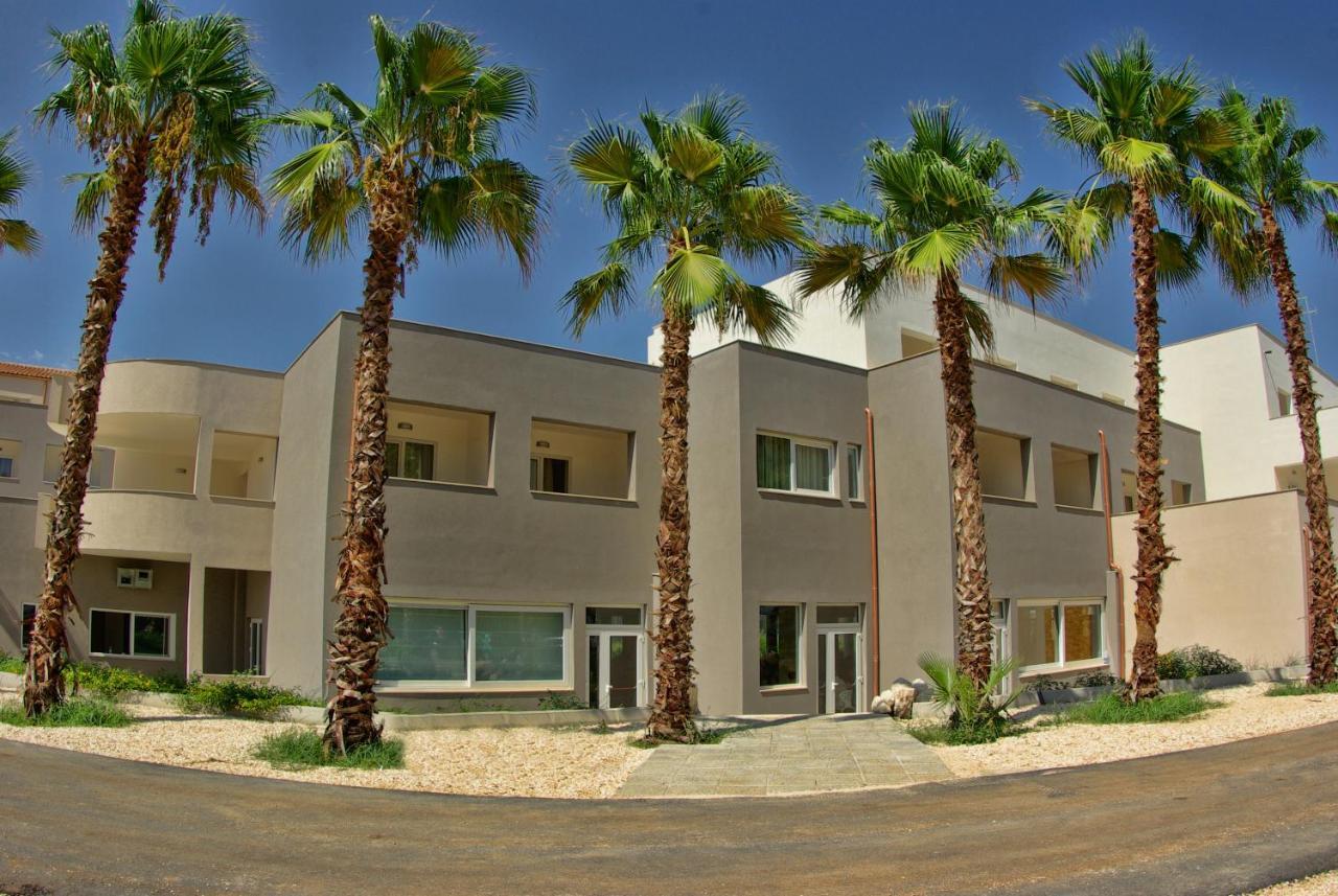 Futura Club Spiagge Bianche Hotell Fontane Bianche Exteriör bild